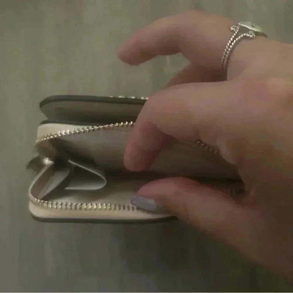 Kate Spade Rose Gold Wallet NWT - Picture 5 of 6